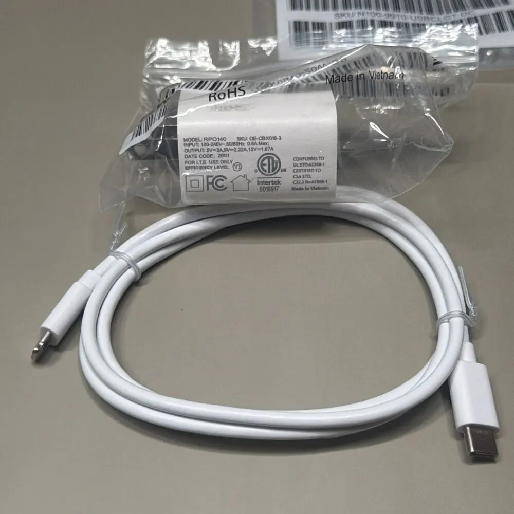 New Apple USB-C To Lightning Charging Cabel- 1M- White- With Charging Block